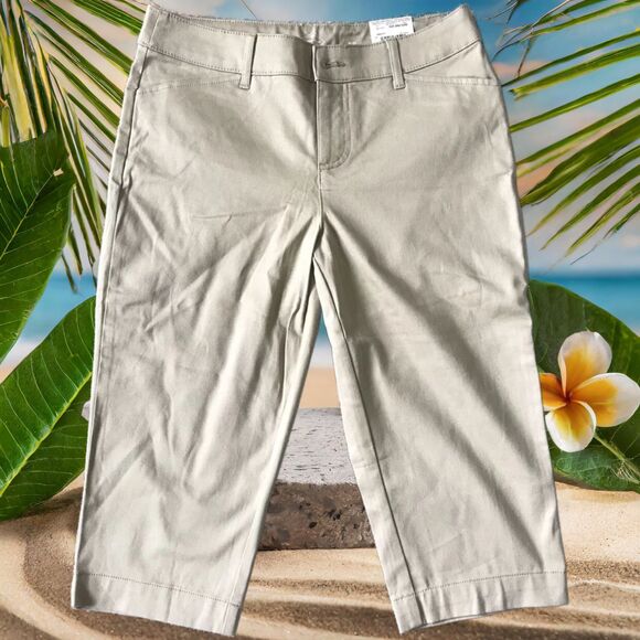New St. John’s Bay Capri Pants Mid Rise Women’s Size 8P Easy Fit - Picture 1 of 4